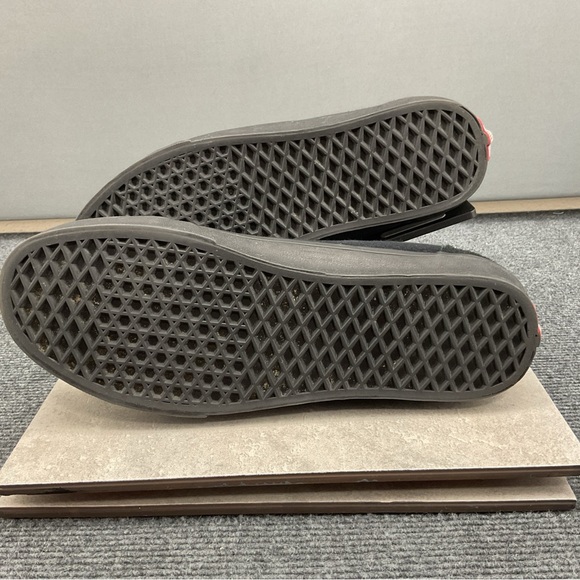 Vans X Mickey Mouse Club Old Skool Black Red 721356 Sneakers Mens Size 11 - Picture 5 of 8